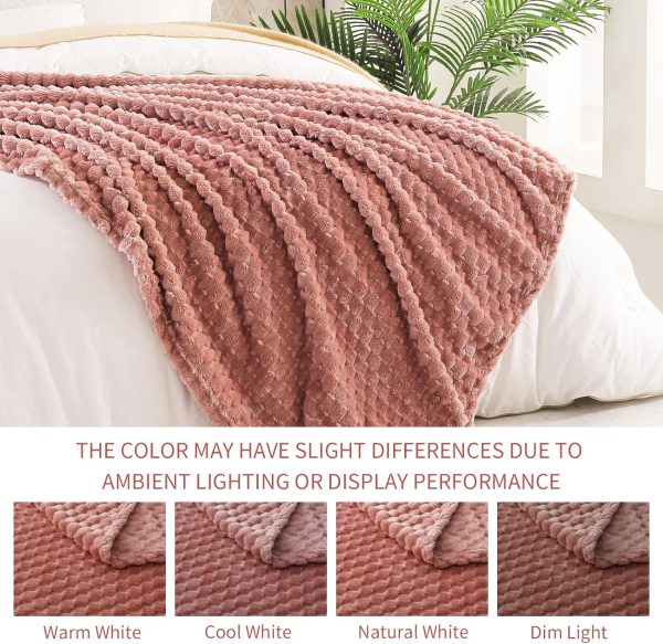 Exclusivo Mezcla Extra Large Soft Fleece Throw Blanket, 50x70 Inches 3D Clouds Stylish Jacquard Throw Blanket for Couch, Cozy Soft Lightweight for All Season, Dusty Pink Blanket - Image 4