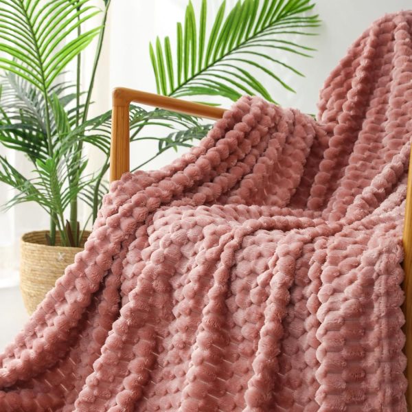Exclusivo Mezcla Extra Large Soft Fleece Throw Blanket, 50x70 Inches 3D Clouds Stylish Jacquard Throw Blanket for Couch, Cozy Soft Lightweight for All Season, Dusty Pink Blanket - Image 5