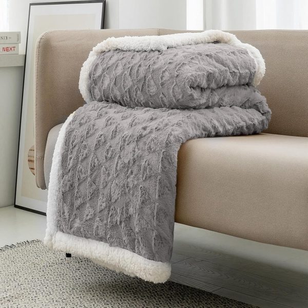 LOMAO Throw Blanket for Couch - Fleece Blankets & Throws Faux Fur Blanket Soft Fuzzy Sherpa Blanket Cozy Blanket Gift Throw Blankets for Bed,Sofa (50x60,Grey) - Image 2