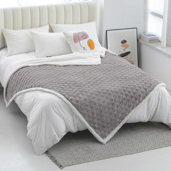LOMAO Throw Blanket for Couch - Fleece Blankets & Throws Faux Fur Blanket Soft Fuzzy Sherpa Blanket Cozy Blanket Gift Throw Blankets for Bed,Sofa (50x60,Grey) - Image 5