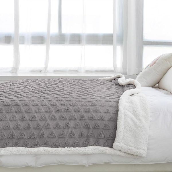 LOMAO Throw Blanket for Couch - Fleece Blankets & Throws Faux Fur Blanket Soft Fuzzy Sherpa Blanket Cozy Blanket Gift Throw Blankets for Bed,Sofa (50x60,Grey) - Image 6